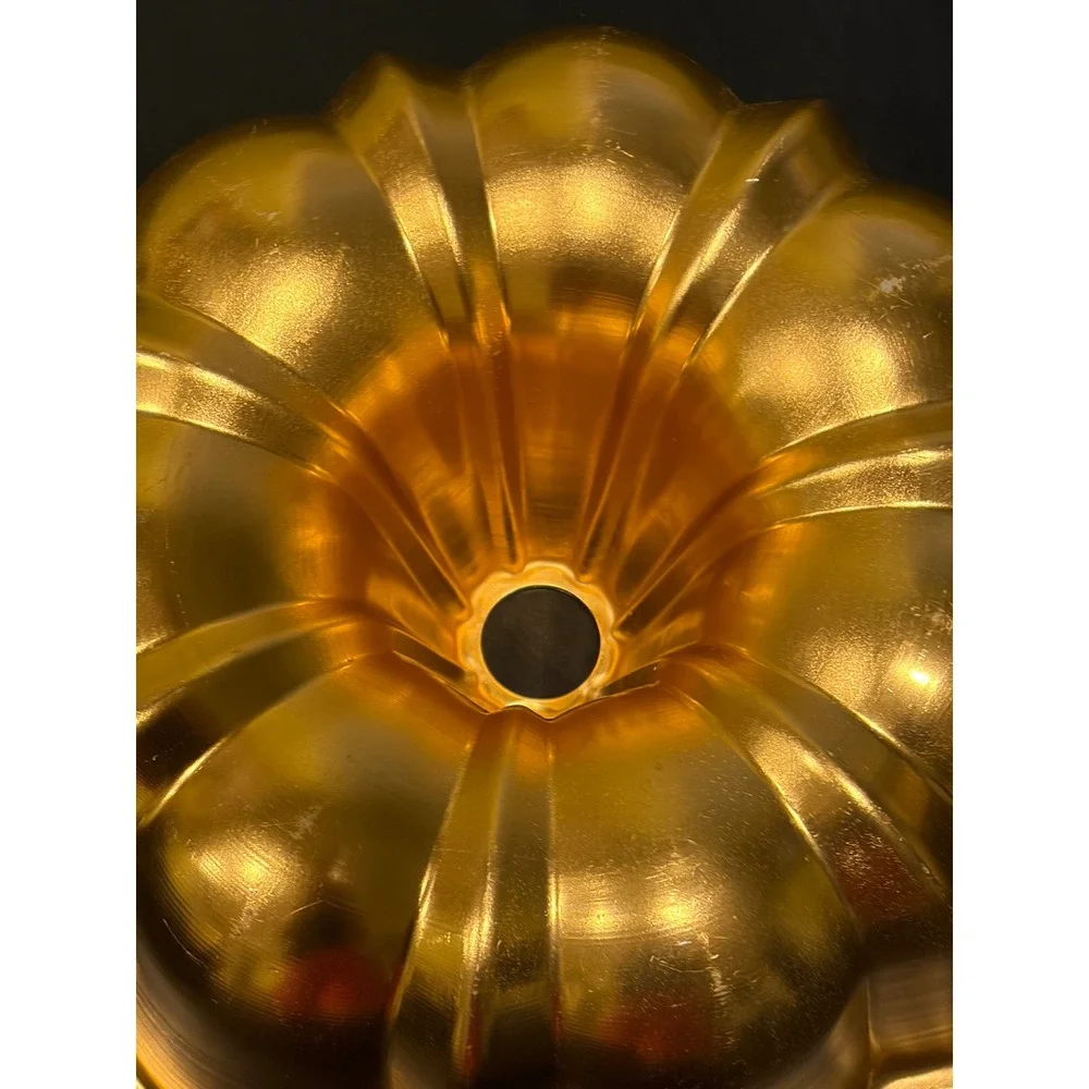 Vintage Gold Aluminum Fluted Bundt Cake Pan 10 Inch Round Scalloped Mold Decor